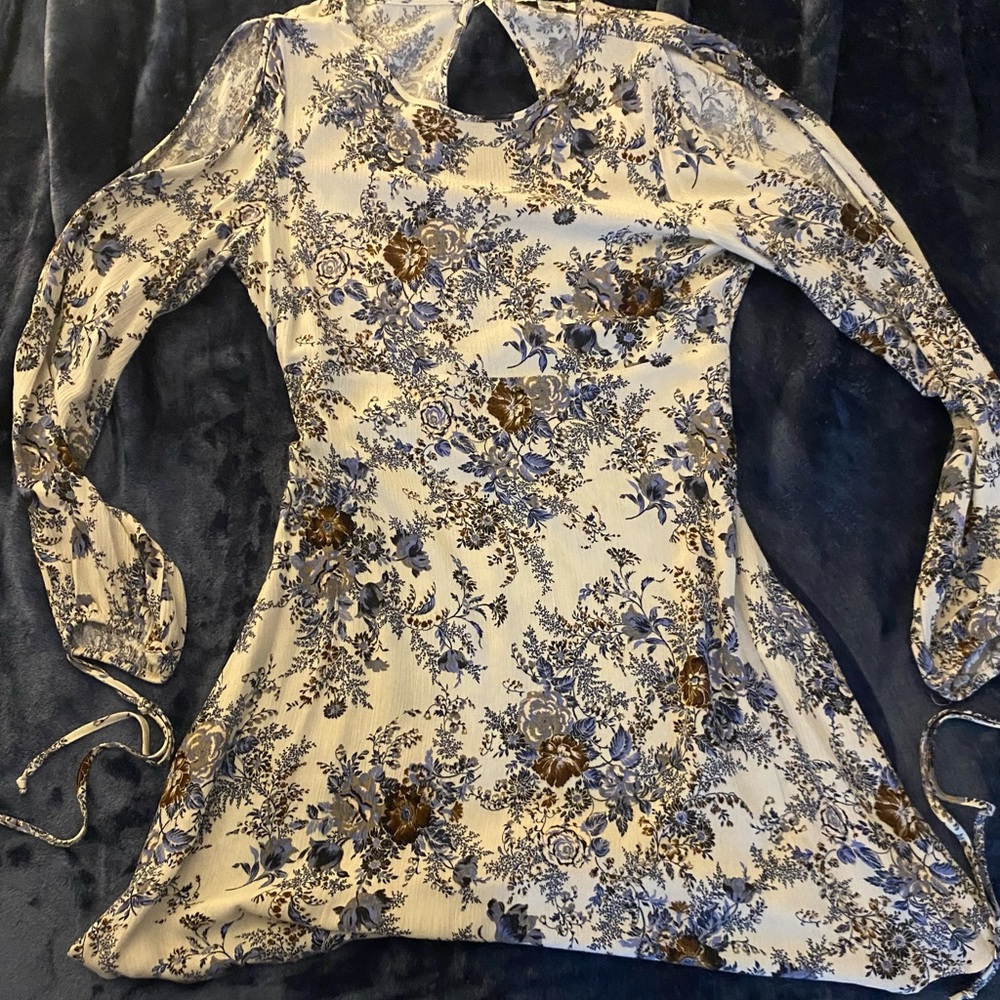 I am selling a pretty summer dress